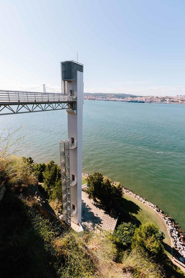 Lisbon South Hostel Almada Exterior photo